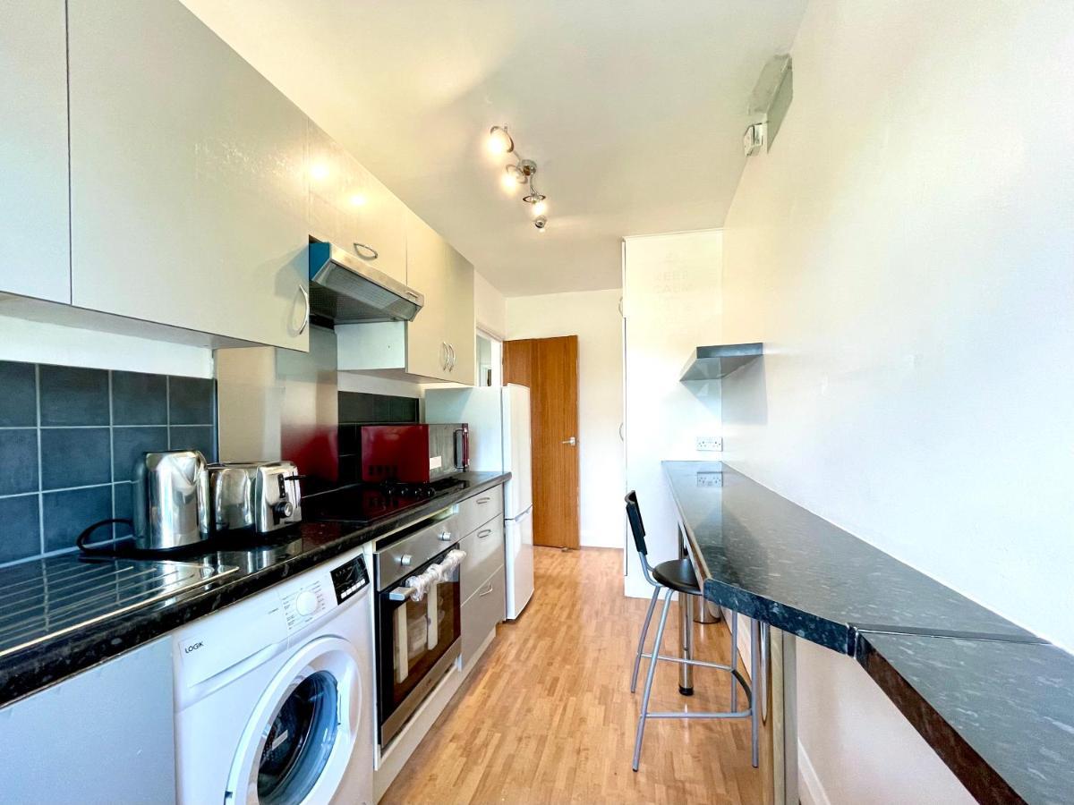 No2326 Tree-Hole Appartement Northolt  Buitenkant foto
