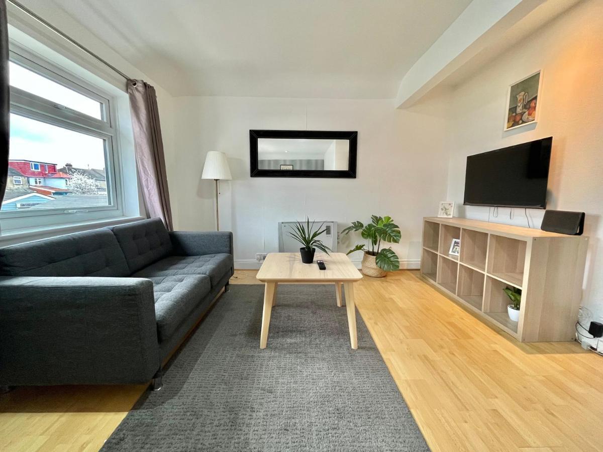 No2326 Tree-Hole Appartement Northolt  Buitenkant foto